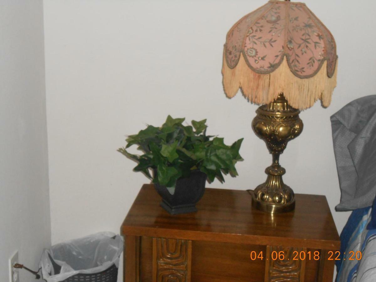 Southern Hospitality House Apartment Лейкуд Екстериор снимка